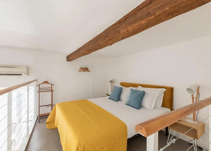 iFlat Yellow Monti Studio Apartment